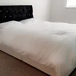 2 Bedroom Apartment With Free Parking Wi-Fi, Very Close To Ao Arena & City Centre