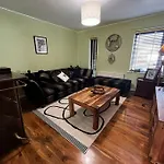 Deluxe 4 Bed House Near The Etihad By Snoozystays