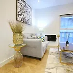 Pass The Keys Large Central Flat Walk To City Centre In 5 Mins