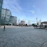 Spacious 2 Bedroom Flat Stunning Waterside View