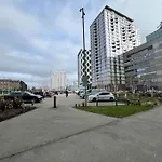 Spacious 2 Bedroom Flat Stunning Waterside View