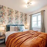 Comfy 3-Bedroom House Nr Coop Live Arena And City Centre By Rest&Recharge