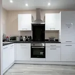 Manchester 1Bed Apartment, Free Parking For Two, Long Term Discounts