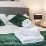 Fantastic 1 Bed Apartment Manchester - Sleeps 2