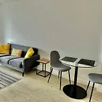 Amazing 1 Bedroom Flat With Balcony Views To The City 19Th Floor
