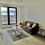 Amazing 1 Bedroom Flat With Balcony Views To The City 19Th Floor