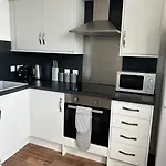 Failsworth Apartment 4 - Free Parking ,Group Stay, Contractors