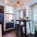 Incredible 3Bed Townhouse, Rooftop Patio, Sleeps 6