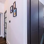 Incredible 3Bed Townhouse, Rooftop Patio, Sleeps 6
