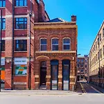 Incredible 3Bed Townhouse, Rooftop Patio, Sleeps 6