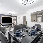 Stunning Home Excellent Location