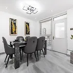 Stunning Home Excellent Location