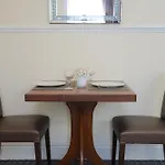 Peaceful Cosy 2 Bed House In Manchester