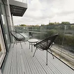 Manchester\'S Luxurious 2-Bed Haven With Balcony - Canal Views & Proximity To Manchester United