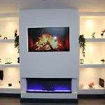 Full, Modern Family House In Salford