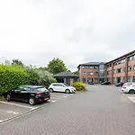 Stylish One-Bedroom Apartment - Ideal For Business & Leisure In Salford By Av Hughes Properties