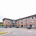Stylish One-Bedroom Apartment - Ideal For Business & Leisure In Salford By Av Hughes Properties