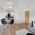 Elegant 2Br In Media City