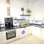 Ideal For Groups - 2 Bedroom Apartment - Free Parking, Transit Links, Close To Stadiums
