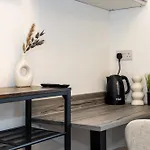 Private Ensuite Rooms With Kitchen Access By Irwell Stays
