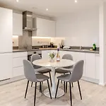 Cjay Luxury Apartment