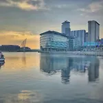 2Br Duplex In Salford Mcr Sleeps4 See Apt Video In Photos