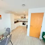 2Br Duplex In Salford Mcr Sleeps4 See Apt Video In Photos