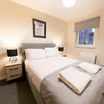 Spacious & Contemporary 2 Bed Manchester Apartment