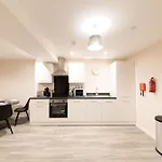Spacious & Contemporary 2 Bed Manchester Apartment