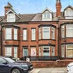 Luxury 5 Bed Salford Home Free Parking