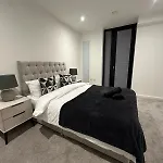 Luxury 1 Bed Apartment Near Victoria