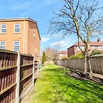Charming Townhome Retreat, Close To Manchester