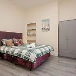 Spacious 4-Bedroom Manchester Retreat With Garden