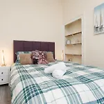 Spacious 4-Bedroom Manchester Retreat With Garden
