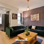Clarence Co-Living - Private Room Self-Cater
