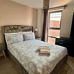 City Centre 2 Bed Apartment With A Balcony