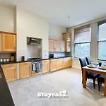 Whalley Range Hideaway 7Mins To City With Parking