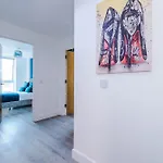 Lux Livin\' Apartments - Luxury 5 Bed Apartment Manchester City Centre