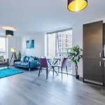 Lux Livin\' Apartments - Luxury 5 Bed Apartment Manchester City Centre