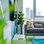 Lux Livin\' Apartments - Luxury 5 Bed Apartment Manchester City Centre