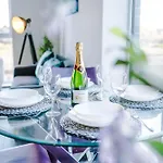 Lux Livin\' Apartments - Luxury 5 Bed Apartment Manchester City Centre