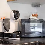 Central Sleeps 6 Apartment City Superhost