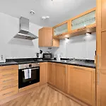 Central Sleeps 6 Apartment City Superhost