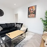 Luxury Stay By City Centre Etihad And Coop Live