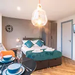 Spacious Studio Apartment In Central Manchester