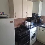 Stylish 1 Bedroom Flat Close To City Centre, Walking Distance To Heaton Park