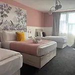 Budget Friendly Private Apartment - Free Parking