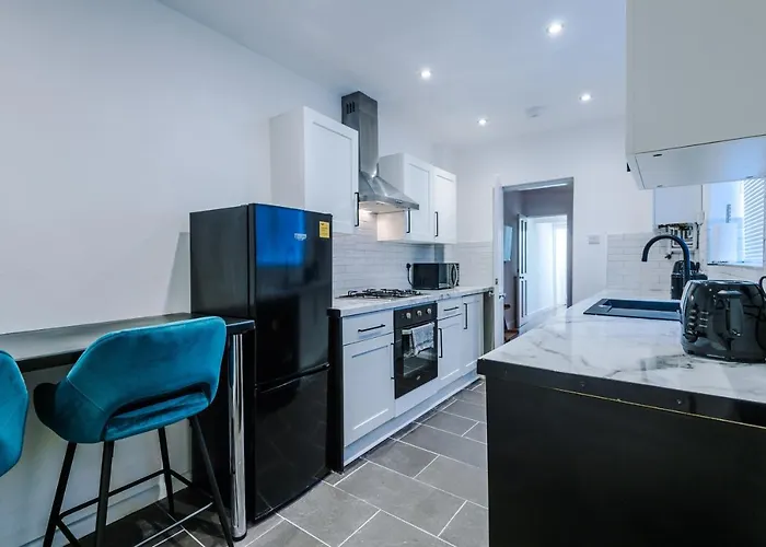 3 Bedroom House Manchester Hosted By Mcr Dens