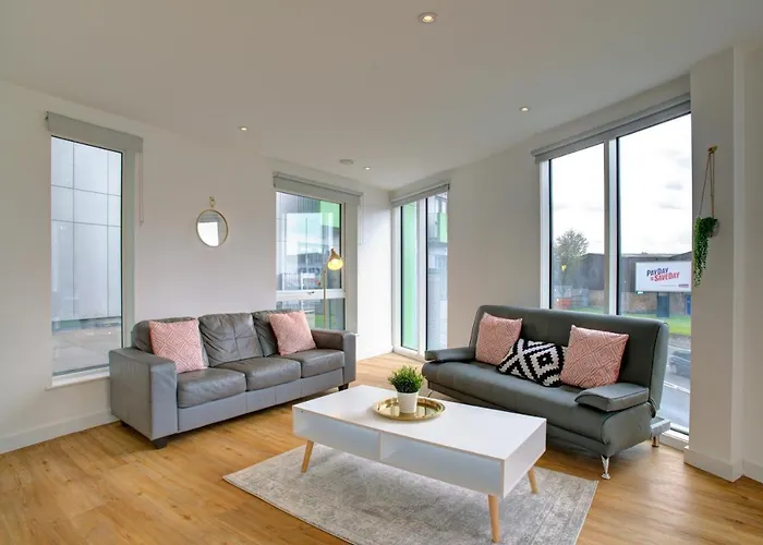 Lovely 2-Bed Apartment In Manchester With Parking