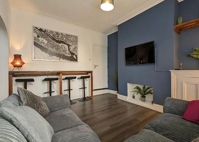 Gloucester Pl - Affordable 3 Bed House